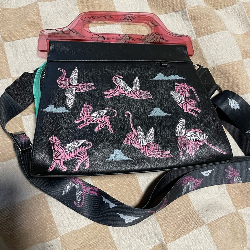 Min&Mon flying tigers hand bag